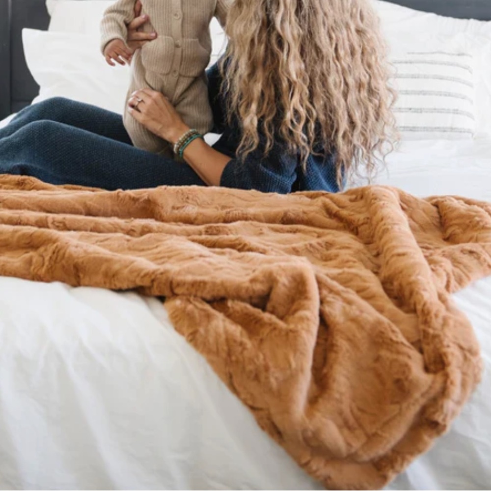 Saranoni Patterned Faux Fur XL Throw Blanket Copper